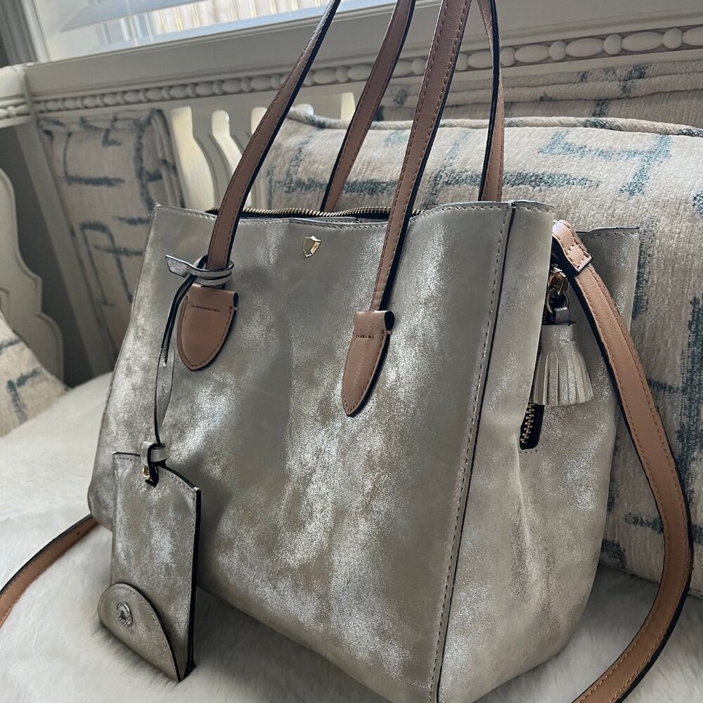 GIANI BINI METALLIC soft silvery gold blended for a suede-like look.